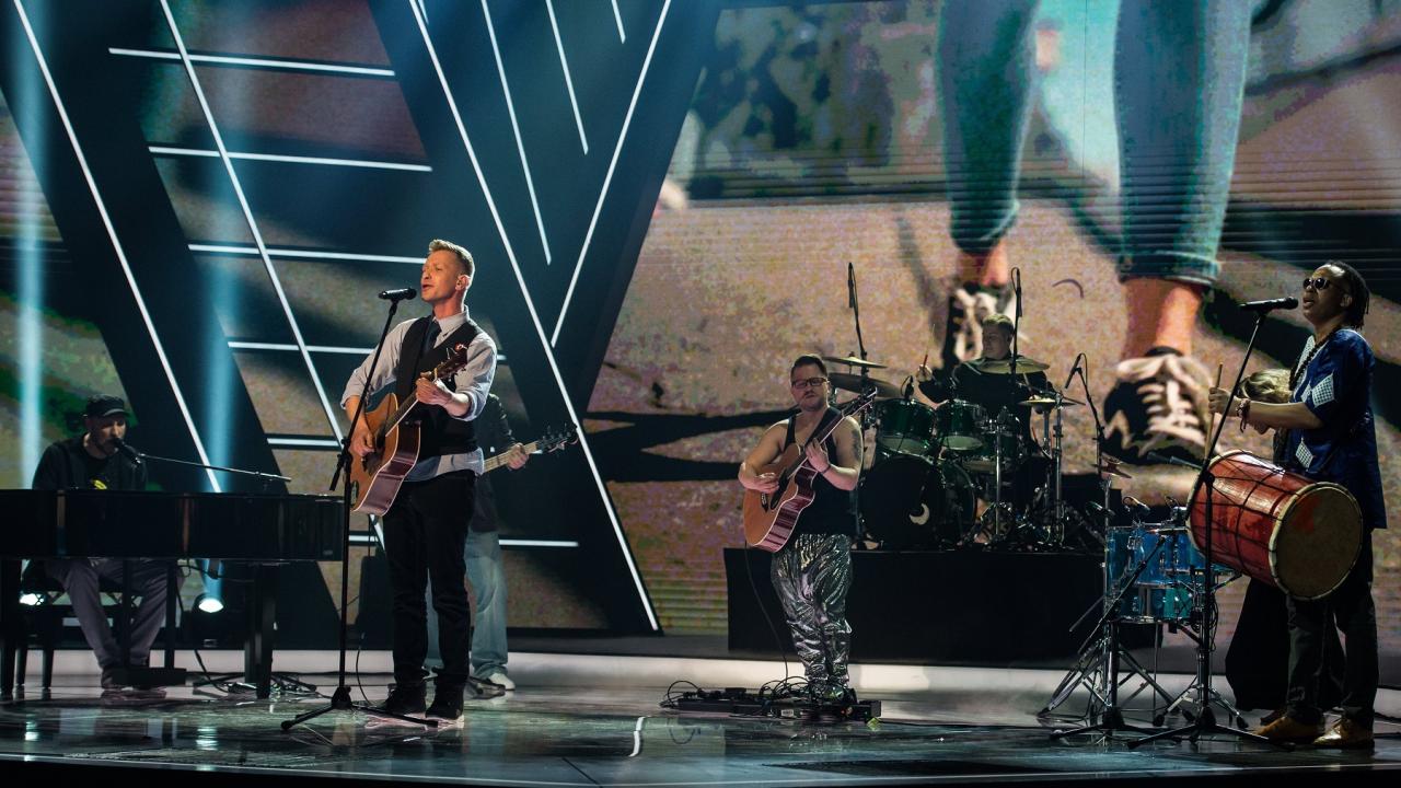 A Kaukázus együttes az Egyetlen szó című dalukat adják elő A Dal 2021 televíziós show-műsor döntőjében (Fotó: MTI/Cseke Csilla)