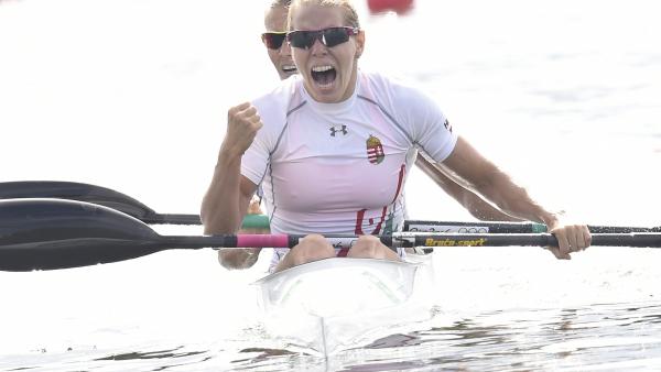 Rio de Janeiro, 2016. augusztus 16.
Szabó Gabriella (elöl) és Kozák Danuta megnyeri a nõi kajak párosok 500 méteres versenyének döntõjét a Rio de Janeiró-i nyári olimpián a Rodrigo de Freitas Lagúnában 2016. augusztus 16-án.
MTI Fotó: Kovács Tamás