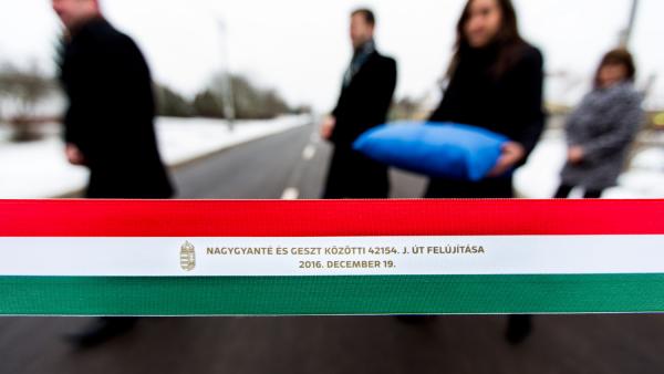 2016.12.19. A Nagygyanté és Geszt közötti, 42154. számú út felújításának átadási ünnepsége.