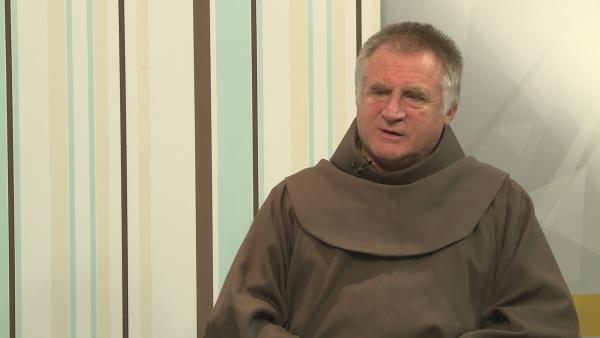 Böjte Csaba egy korábbi fotón, a 7.Tv stúdiójában (fotó: behir.hu)