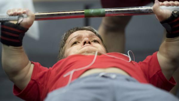 Rio de Janeiró, 2016. szeptember 6.
Tunkel Nándor erõemelõ edz a Rio de Janeiró-i a Riocentro 5-ös Pavilonjában két nappal a paralimpiai játékok kezdete elõtt, 2016. szeptember 5-én.
MTI Fotó: Koszticsák Szilárd