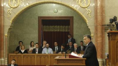 Budapest, 2017. február 20.
Orbán Viktor miniszterelnök napirend elõtt szólal fel az Országgyûlés plenáris ülésén 2017. február 20-án.
MTI Fotó: Szigetváry Zsolt