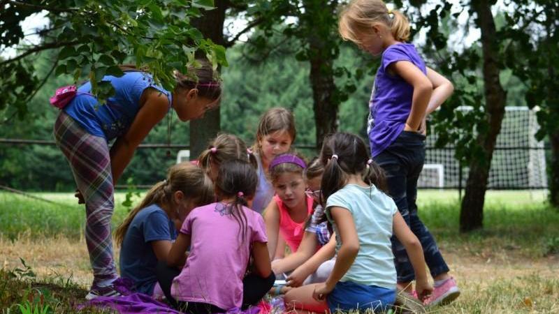 Békési gyerekek táborozását állja a Hétkrajcár Egyesület