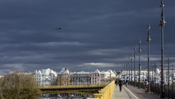 Budapest, 2015. november 30.Felhõk Budapest felett a Margit hídról fényképezve 2015. november 30-án.MTI Fotó: Mohai Balázs