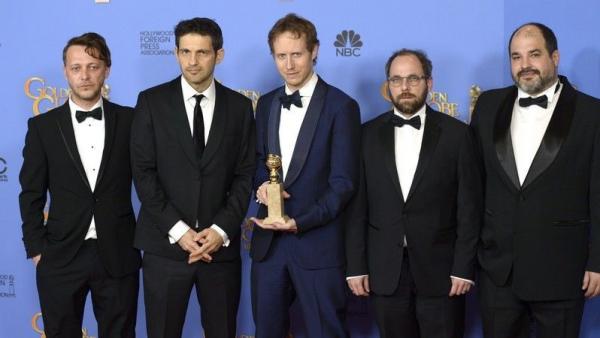 Beverly Hills, 2016. január 11.
Molnár Levente erdélyi magyar színész, a fõszereplõ Röhrig Géza New Yorkban élõ magyar amatõr színész, Nemes Jeles László rendezõ, valamint Sipos Gábor és Rajna Gábor producerek (b-j) a sajtószobában tartott fotózáson, miu