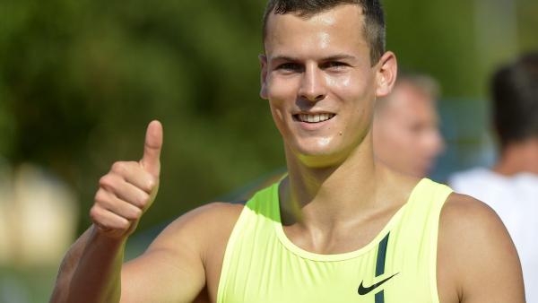 Székesfehérvár, 2014. augusztus 2.
Baji Balázs, a férfi 110 méteres gátfutás gyõztese a 110. atlétikai magyar bajnokságon Székesfehérváron 2014. augusztus 2-án.
MTI Fotó: Illyés Tibor