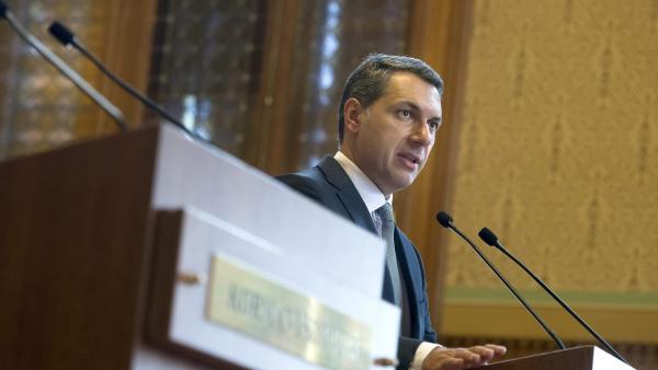 Budapest, 2016. május 19.
Lázár János, a Miniszterelnökséget vezetõ miniszter szokásos heti sajtótájékoztatóját tartja az Országházban 2016. május 19-én.
MTI Fotó: Koszticsák Szilárd