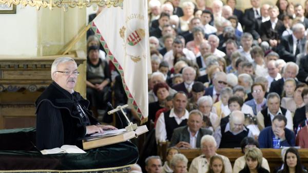 Kolozsvár, 2016. május 22.
Kató Béla, az erdélyi református egyházkerület püspöke igét hirdet a kolozsvári Farkas utcai templomban a magyar református egység napján tartott ünnepi istentiszteleten 2016. május 22-én. Az esemény egyben a reformáció 500. év