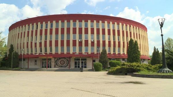 Az egyik cél, hogy a sportcentrum meglévő és tervezett épületeinek villamosenergia-szükséglete a lehető legnagyobb mértékben megújuló energiaforrásból legyen ellátva