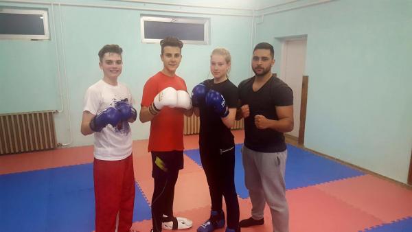 Edzés közben az Eb-résztvevők és edzőjük, Rádai Roland (Fotó)