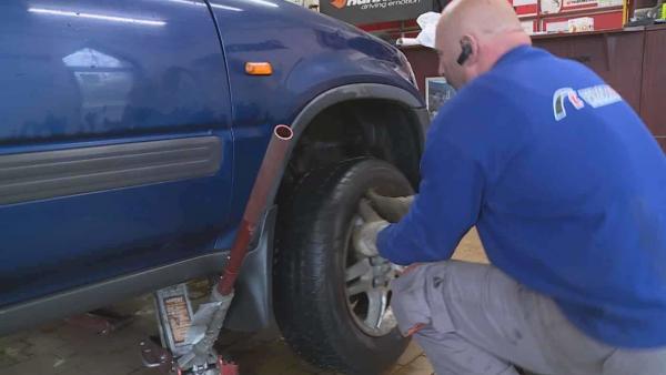 Még a drágulás előtt cserélték le a legtöbben a téli gumikat Fotó: Tóth Áron