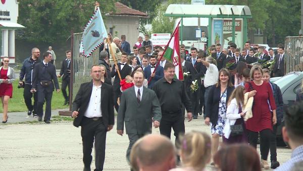 Pénteken és szombaton ballagnak a középiskolások, miközben már elkezdődtek az érettségi vizsgák (Fotó: Ujházi György)