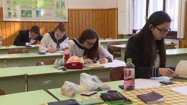 Matematika érettségi az egyik békéscsabai középiskolában. Fotó: Tóth Áron