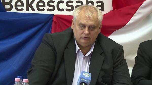 Herczeg Tamás, Hanó Miklós és dr. Ferenczi Attila tartott sajtótájékoztató a békéscsabai Fidesz irodában (Fotó: Ujházi György)