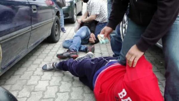 Kábítószer-kereskedők előzetes letartóztatásban. Fotó: police.hu