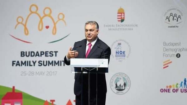Orbán Viktor miniszterelnök beszédet mond a Családok budapesti világtalálkozójának első napján (MTI Fotó: Koszticsák Szilárd)