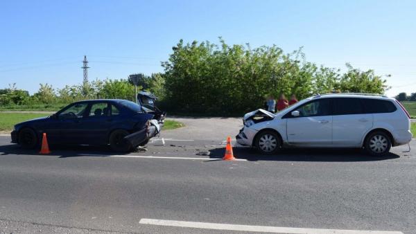 A 47-es számú főúton, Békéscsaba és Mezőberény között összeütközött két személygépkocsi. Fotó forrás: police.hu