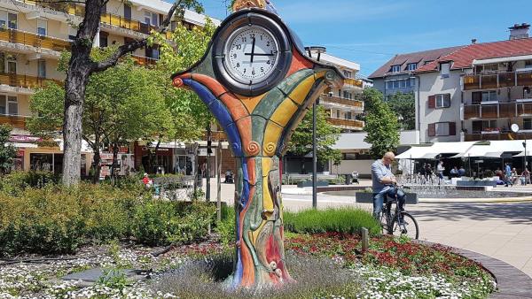 Korzó téri óra - Forrás: Szarvas Péter FB oldala