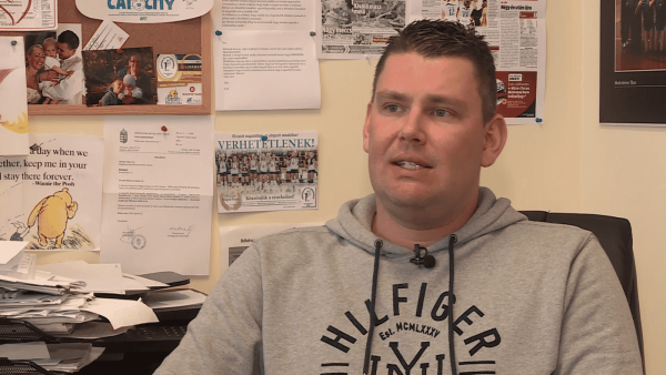 Baran Ádám a BRSE TV-nek adott interjúján. Fotó: Kovács Dénes