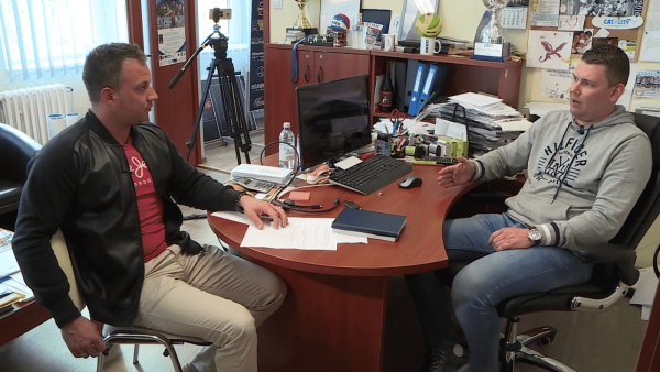 Baran Ádám a BRSE TV-nek adott interjúján. Fotó: Kovács Dénes