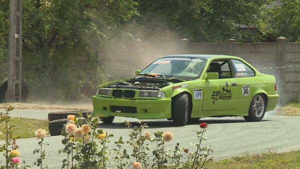 100 versenyautó szaggatta az aszfaltot Tótkomlós belvárosában. Fotó: Fazekas Róbert, Kugyelka Attila