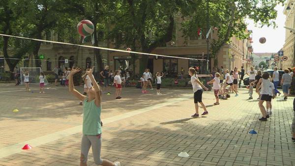 Újra benépesült a Szent István tér (Fotó: Tóth Áron)