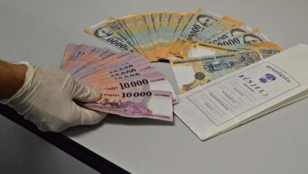 Országszerte több, mint 50 cégtől csalhatott ki pénzt. forrás: police.hu