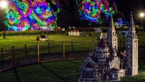 Elvarázsolt Mini Magyarország makettpark Szarvason a Múzeumok Éjszakáján.
Forrás: minimagyarorszag.hu