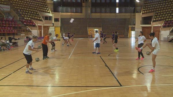 Elkezdték a felkészülést a női kézisek. Fotó: Tóth Áron