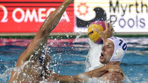 Az olasz Pietro Figlioli (b) és Varga Dénes csatája (MTI Fotó: Czagány Balázs)