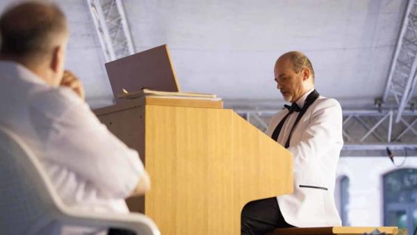 Oláh Imre orgonaestje nyitotta a hetet (Fotó: Csabagyöngye Kulturális Központ)