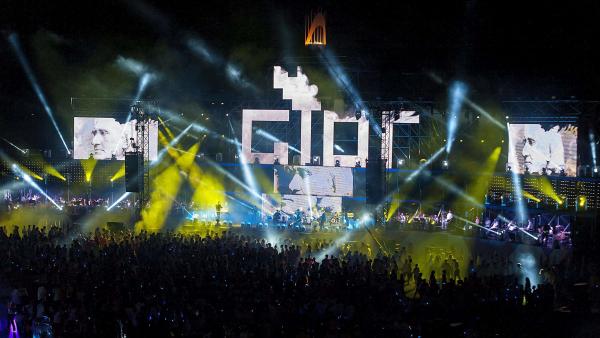 Gyõr, 2017. július 23.
A Gyõri Filharmonikus Zenekar és a Virtuózok közös elõadása az Európai Ifjúsági Olimpiai Fesztivál (EYOF) nyitóünnepségén a gyõri ETO Parkban 2017. július 23-án. A Gyõrben július 29-ig tartó EYOF a 14 és 18 év közötti fiatalok verse