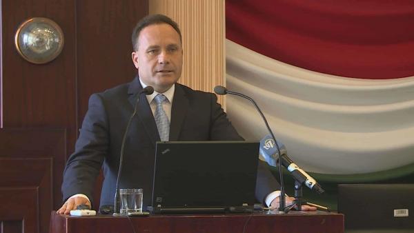 A Békés Megyei Kormányhivatal munkáltatói fórumon tájékoztatta a mikro- kis- és középvállalkozásokat a munkahelyteremtő beruházások támogatásáról. Fotó: Kovács Dénes