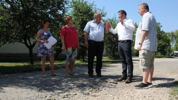 Orosházán a Luther utca burkolatának felújításával az ott élők régi igénye valósul meg