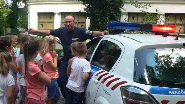 A nyomozóképző táborban  profiktól tanulhattak a gyerekek. Fotó: korosoknaturpark.hu