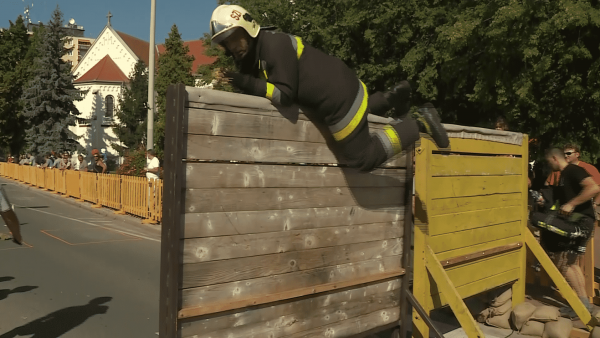 Pénteken és szombaton hat országból közel kétszáz tűzoltó méri össze erejét Orosházán. Fotó: behir.hu