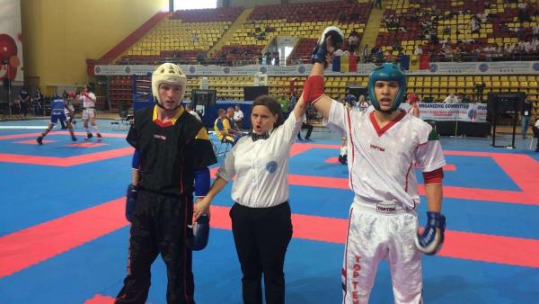 Bálint Zoltán (fehérben) is ott van a magyar válogatott keretében (Fotó: Magyar Kick-box Szakszövetség WAKO)