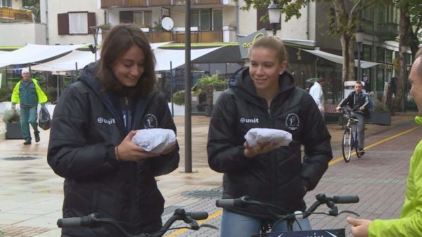 Petőváry Panni és Szedmák Réka is kerékpárra pattant az Autómentes Napon (Fotó: Kugyelka Attila)