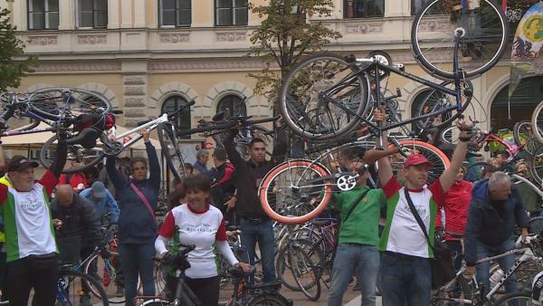 Az autómentes napon a kerékpáros közlekedést is népszerűsítik (Fotó: Kovács Dénes)