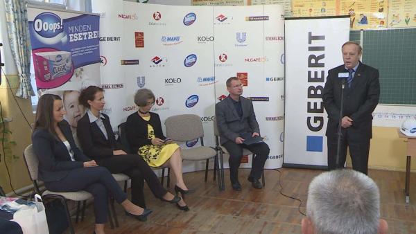 Felújított mosdók a csabacsűdi iskolában