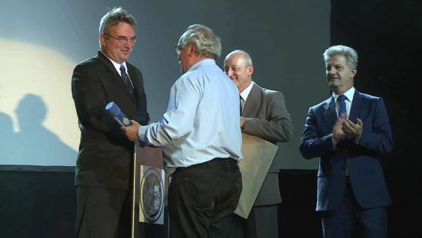 Ugrai Gábornak Kiss Tibor alpolgármester is gratulált. Fotó: Ujházi György