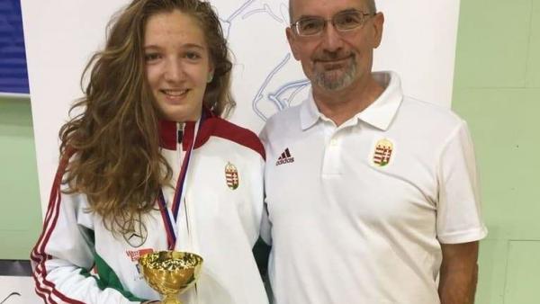 A körverseny aranyérmese, Dékány Kinga és mestere, Galli Zsolt (Fotó: Magyar Vívó Szövetség)