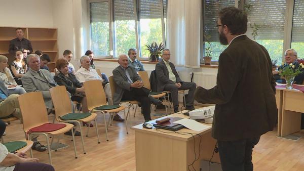 Az Egyetemi Közéleti Szalon csütörtöki vendége Sáfár Gyula, a Magyar Nemzeti Levéltár Békés Megyei Levéltárának igazgatóhelyettese volt, aki az 1956 utáni megtorlásról tartott előadást. Archív fotó: Tóth Áron