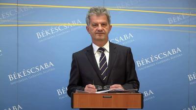 Szarvas Péter a legutóbbi közgyűlés döntéseről beszélt  október 27-én. Fotó: Ujházi György