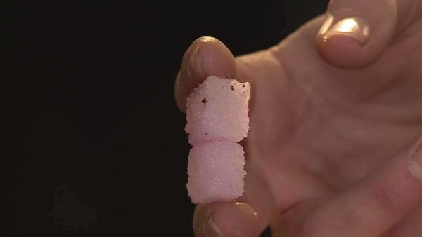 Ilyen kockacukrok lapultak az udvaron