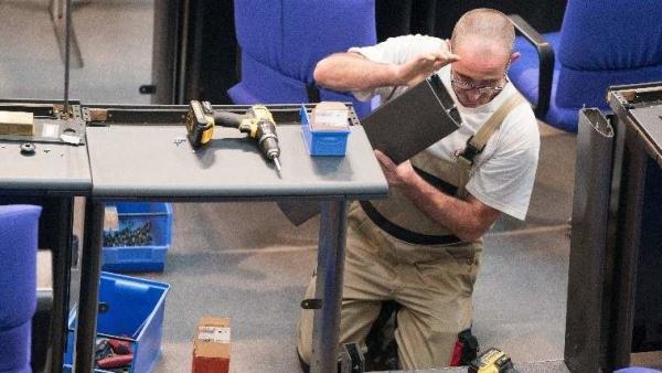 Javulnak a munkaerőpiaci adatok. (MTI/EPA/Clemens Bilan)