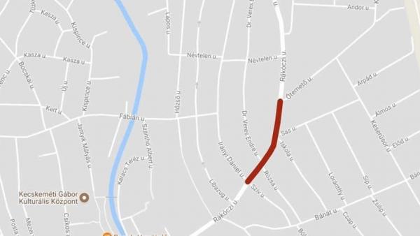 Békésen a Rákóczi utca és a Sas utca kereszteződésében tartja a Békéscsabai Rendőrkapitányság a bizonyítási eljárást, emiatt az Irányi Dániel utca és az Ótemető utca közötti szakaszon zárják le a Rákóczi utcát. Fotó: police.hu