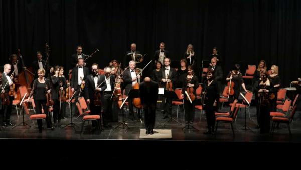 A Budapesti Fesztiválzenekar adott koncertet a Csabagyöngye Kulturális Központban. Fotó: Filharmónia Magyarország