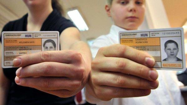 Diákigazolvány. Forrás: MTI