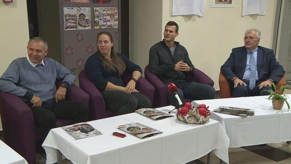 Márton Anita és Baji Balázs kézlenyomatát csütörtöktől mindenki megnézheti a Csabagyöngye Kulturális Központban. Fotó: Kugyelka Attila